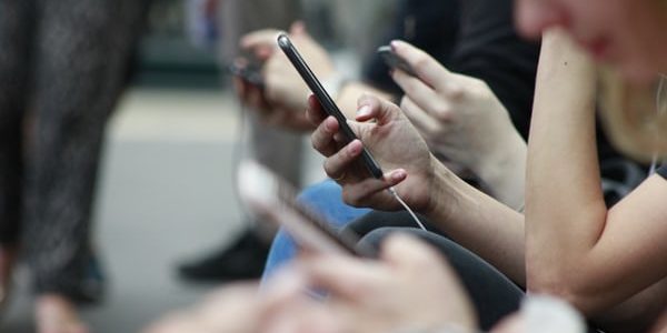 Mobile gameplay means on-the-go entertainment at any time and place as long as there is a data or Wi-Fi signal available